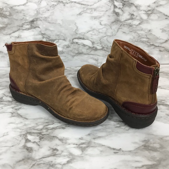 Clarks Shoes - CLARKS artisan leather booties size 6.5